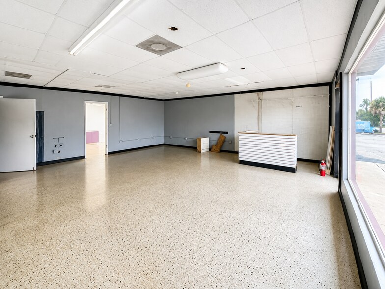 More Photos Of 4069-4129 SE Salerno Rd, Stuart General Retail For Lease