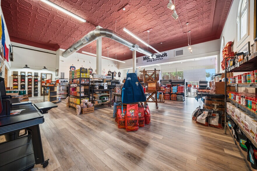 More Photos Of 114 W Main St, Waxahachie Storefront For Lease