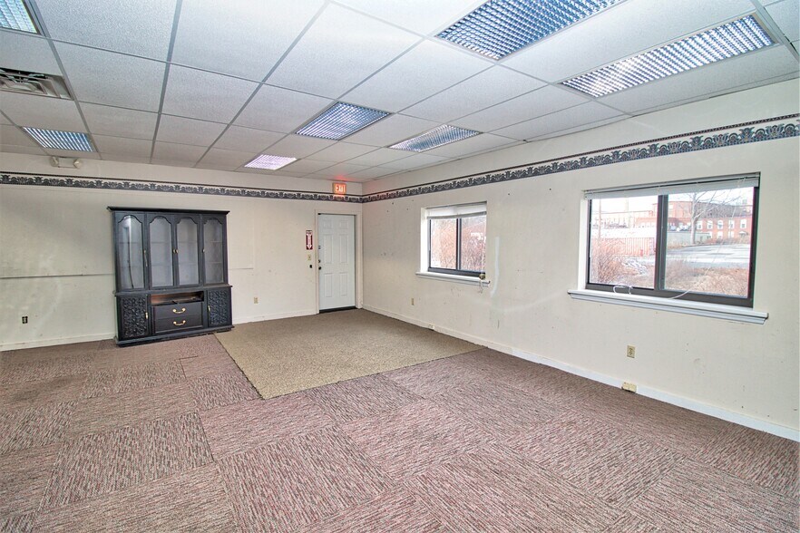 More Photos Of 1575 Thomaston Ave, Waterbury Storefront For Lease