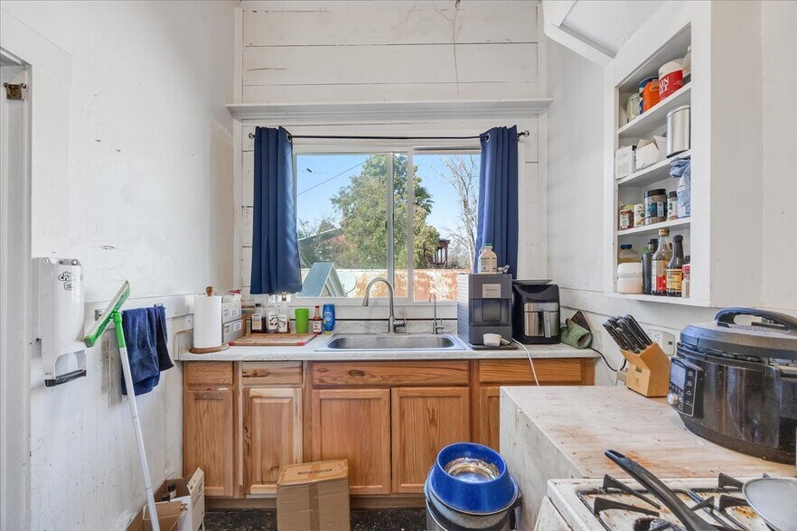 More Photos Of 134 N Washington St, Sonora Specialty For Sale