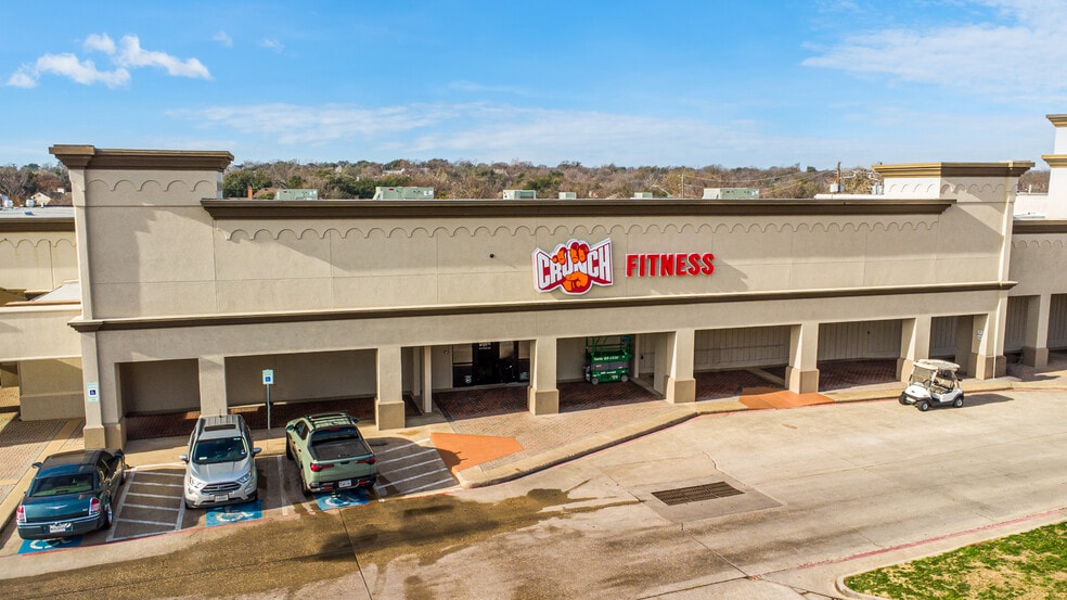 More Photos Of 11613-11617 N Central Expy, Dallas Unknown For Lease