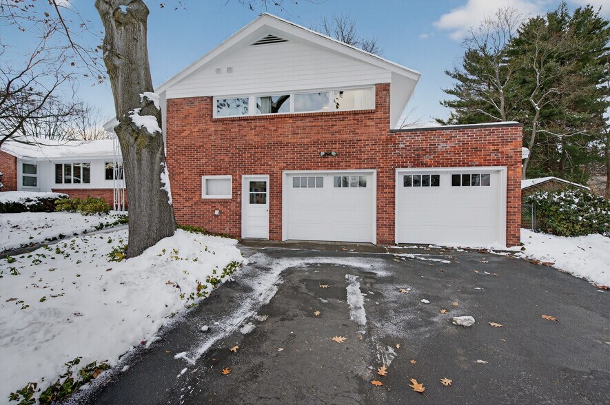 More Photos Of 6 Arbor Dr, Glens Falls Office For Sale
