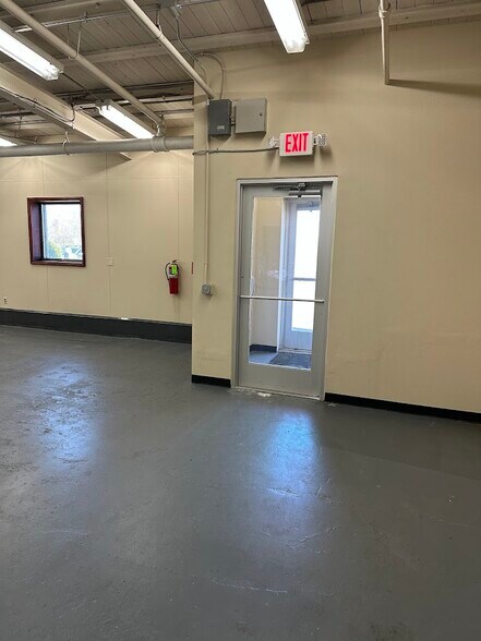 More Photos Of 655 Driving Park Ave, Rochester Warehouse For Lease
