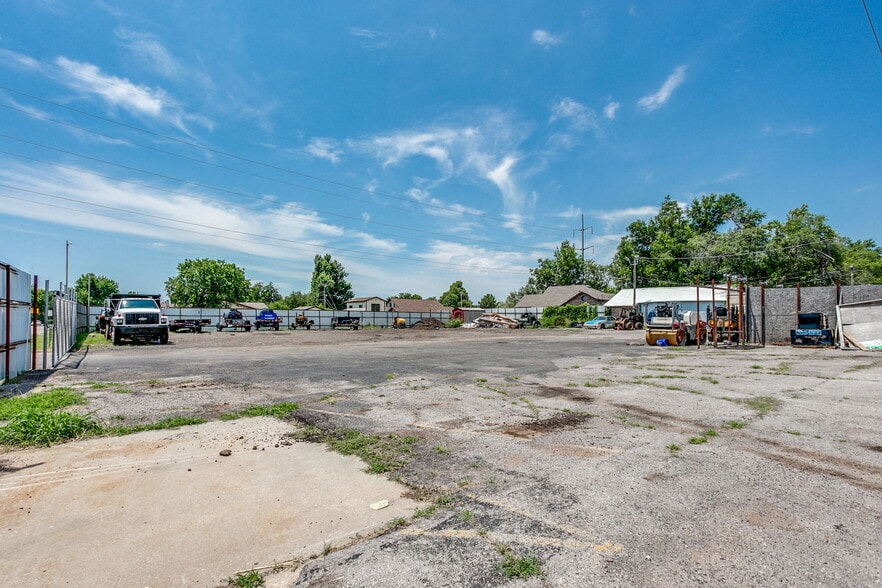 More Photos Of 3500 NW 39th St, Oklahoma City Office For Sale