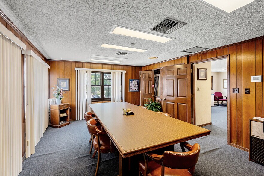 More Photos Of 131 W Main St, Tavares Office For Sale