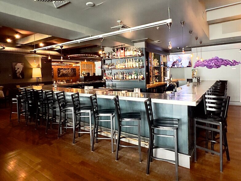 More Photos Of 297 North St, Pittsfield Hotel For Sale