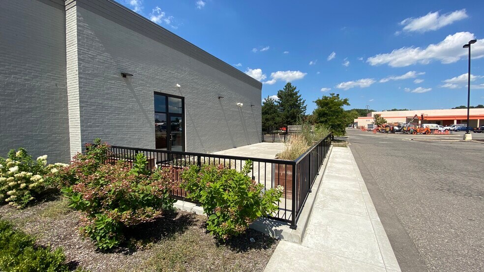 More Photos Of 21200 Penn St, Taylor Restaurant For Sale