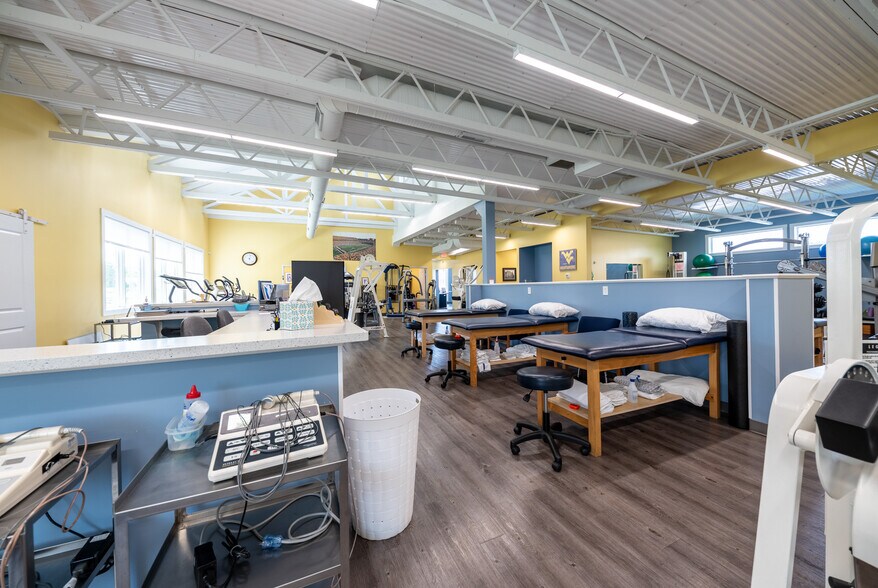 More Photos Of 74 Erin Dr, Morgantown Office For Sale