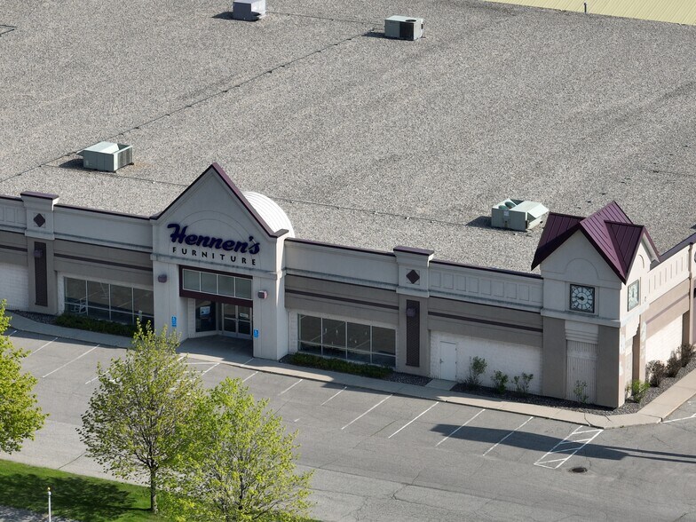 More Photos Of 3901 Abbott Dr, Willmar Freestanding For Sale