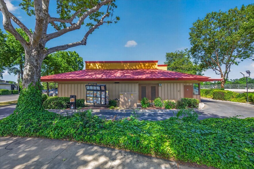 More Photos Of 501 S Chinowth St, Visalia Fast Food For Sale