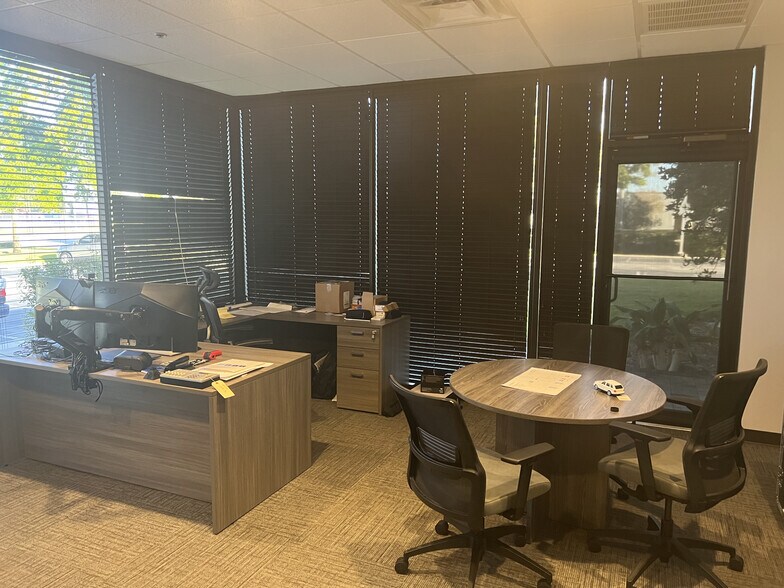 More Photos Of 4501 Vineland Rd, Orlando Showroom For Lease
