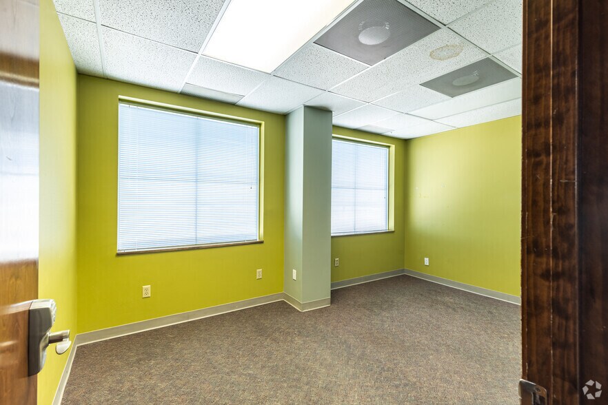 More Photos Of 3737 S Elizabeth St, Independence Office For Lease