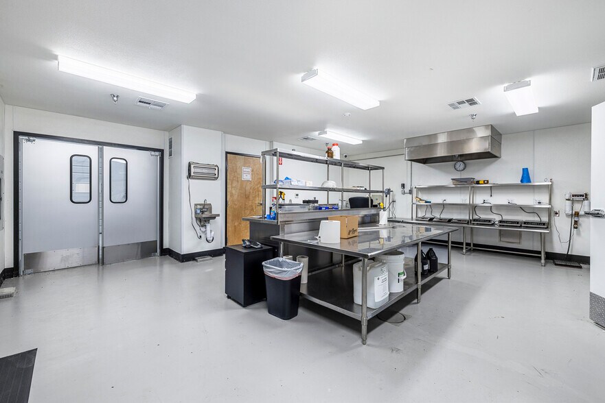 More Photos Of 1450 Enterprise Dr, Lemoore Warehouse For Sale