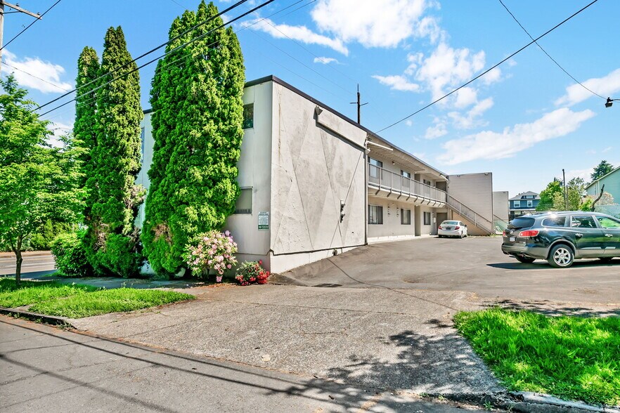 More Photos Of 7606-7720 E Burnside St, Portland Apartments For Sale