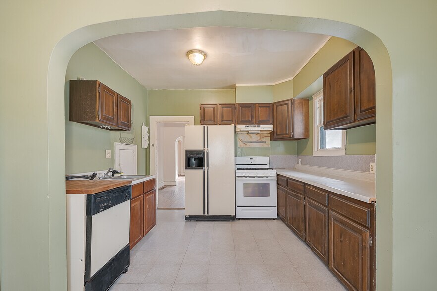 More Photos Of 5417 NE 15th Ave, Portland Specialty For Sale