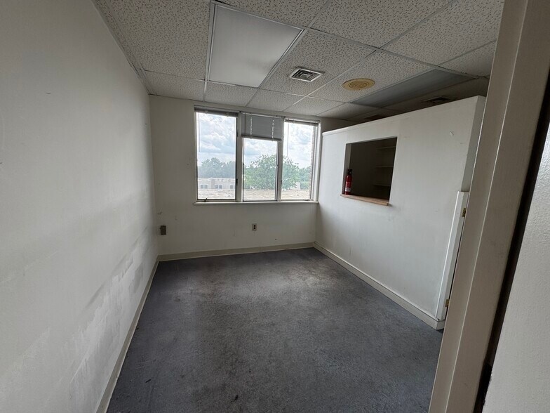 More Photos Of 6400 Seven Corners Pl, Falls Church Office For Sale