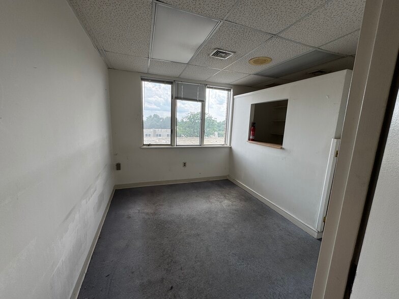 More Photos Of 6400 Seven Corners Pl, Falls Church Office For Sale