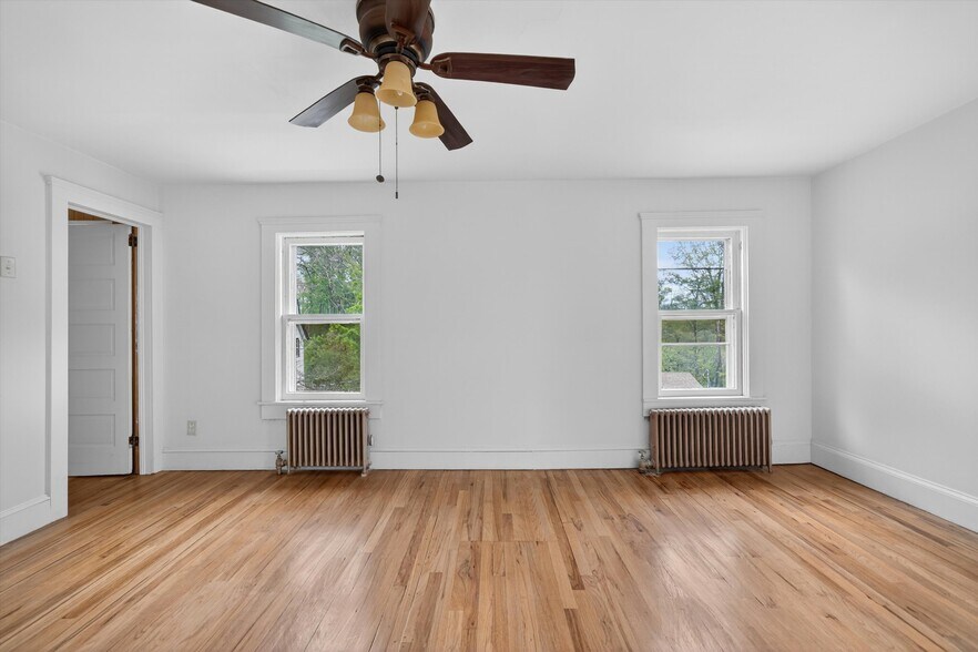 More Photos Of 48 - 50 Horseshoe Lake, Kauneonga Lake Apartments For Sale