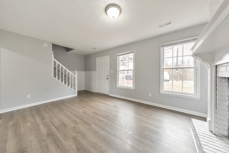 More Photos Of 122 Toby Springs Ln, McDonough Apartments For Sale