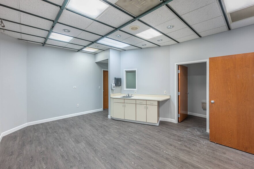 More Photos Of 7271 N Main St, Dayton Medical For Lease