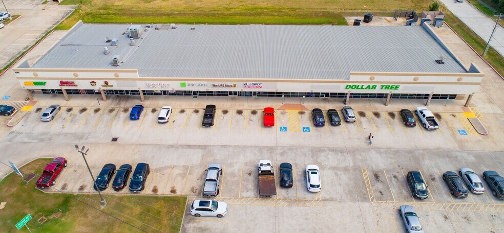 More Photos Of 1591 E Hwy 6, Alvin Storefront For Sale