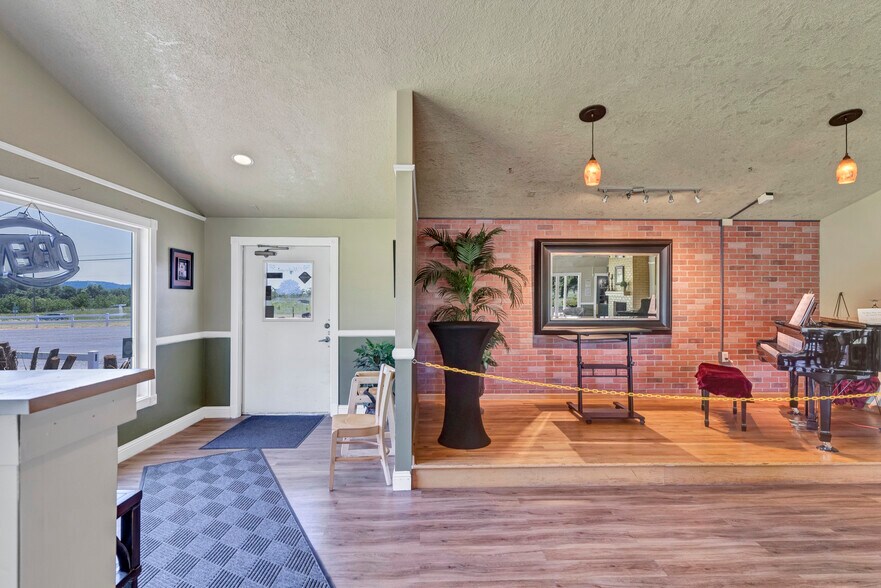 More Photos Of 6335 Highway 22, Independence Sports And Entertainment For Sale