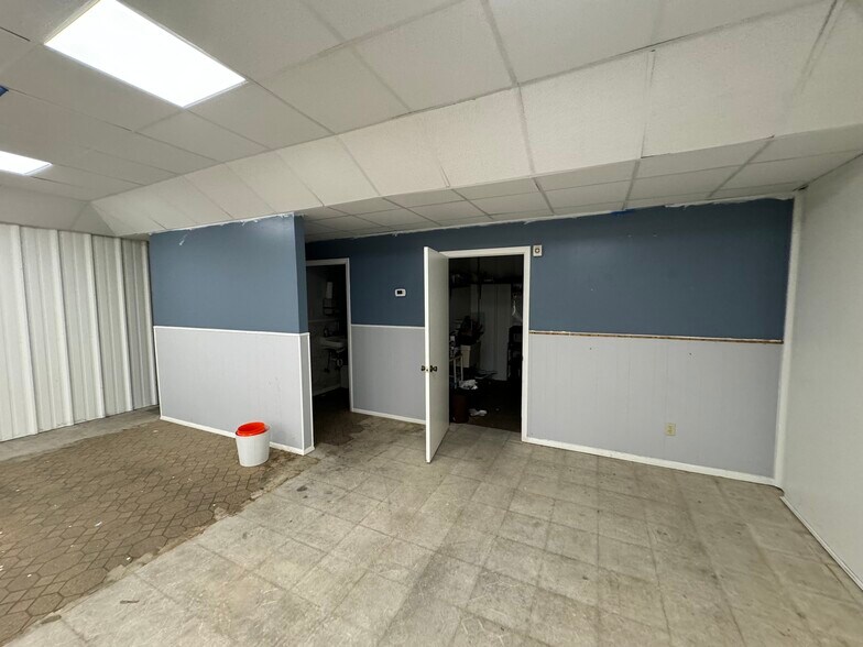More Photos Of 2502 Highway 304, Smithville Warehouse For Lease