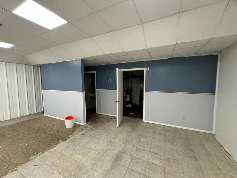 More Photos Of 2502 Highway 304, Smithville Warehouse For Sale