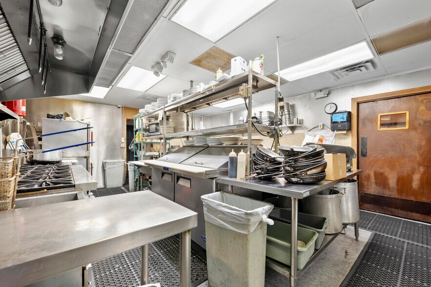 More Photos Of 7390 Shoal Line Blvd, Weeki Wachee Specialty For Sale