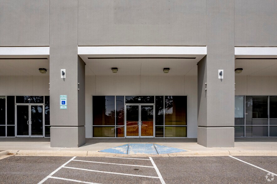 More Photos Of 1800 S Main St, McAllen Unknown For Lease