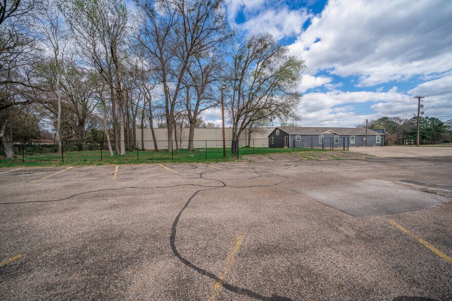 More Photos Of 1505 E Marshall Ave, Longview Medical For Sale