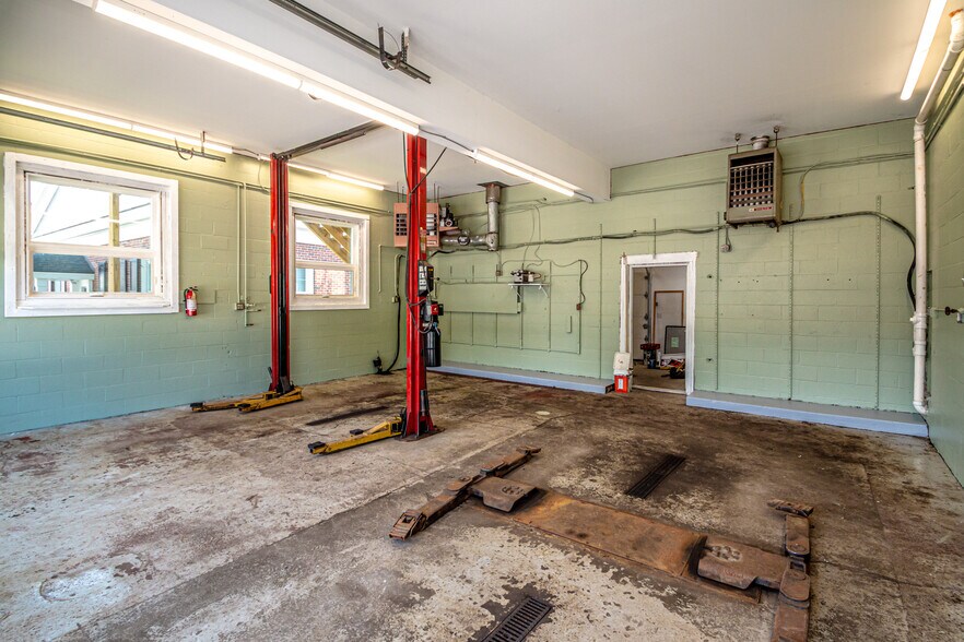 More Photos Of 45 Main St, Conway Auto Repair For Sale