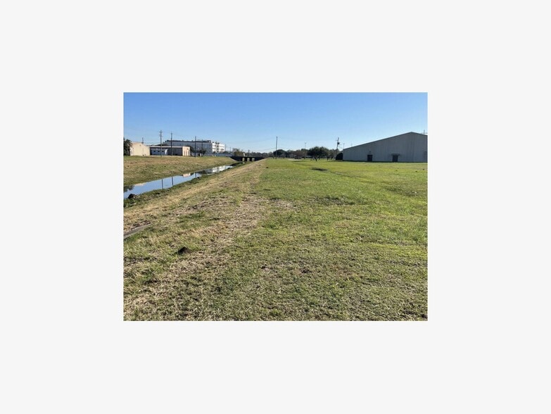 More Photos Of Lake Rd, Lake Jackson Land For Sale