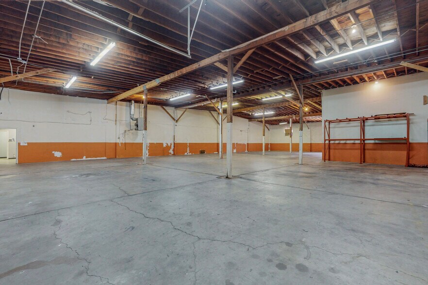 More Photos Of 1823 Commercial St NE, Albuquerque Warehouse For Sale