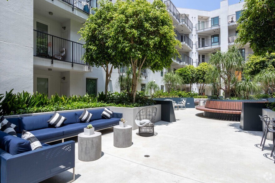 More Photos Of 687 S Hobart Blvd, Los Angeles Apartments For Lease