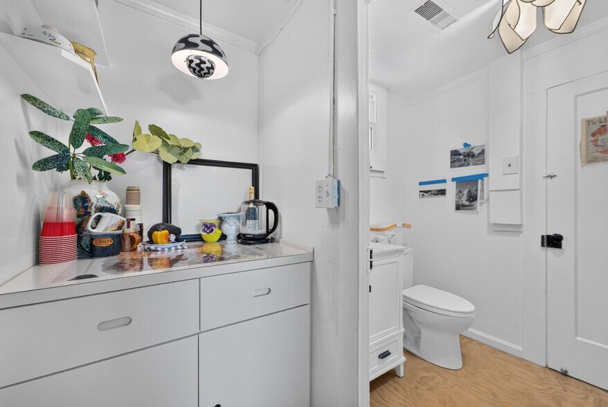 More Photos Of 408 Trout Gulch Rd, Aptos Freestanding For Sale