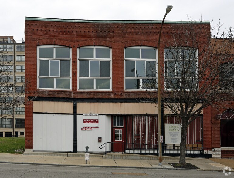 More Photos Of 2007-2009 Locust St, Saint Louis Storefront Retail Residential For Lease