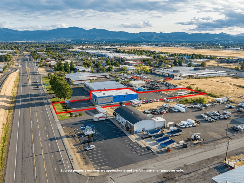 Primary Photo Of 3755 Crater Lake Hwy, Medford Freestanding For Sale