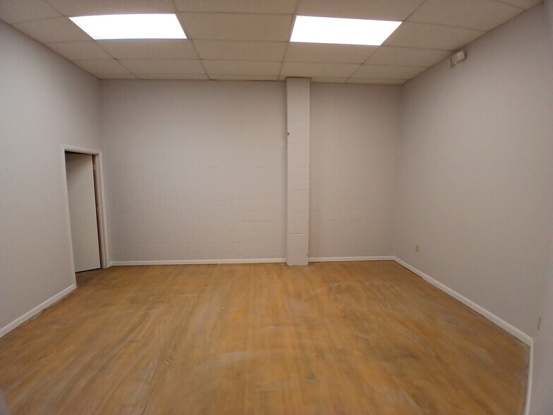 More Photos Of 475 E Main St, Circleville Storefront Retail Office For Lease