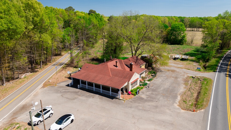 Primary Photo Of 5164 New Market Rd, Richmond Freestanding For Sale
