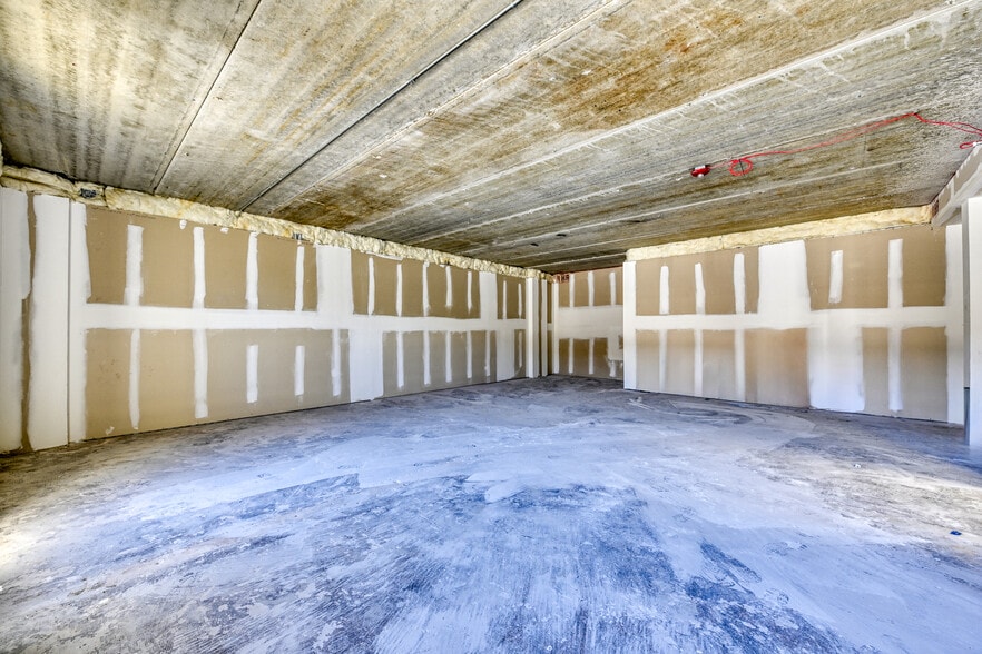 More Photos Of 8282 Western Way Cir, Jacksonville Warehouse For Lease