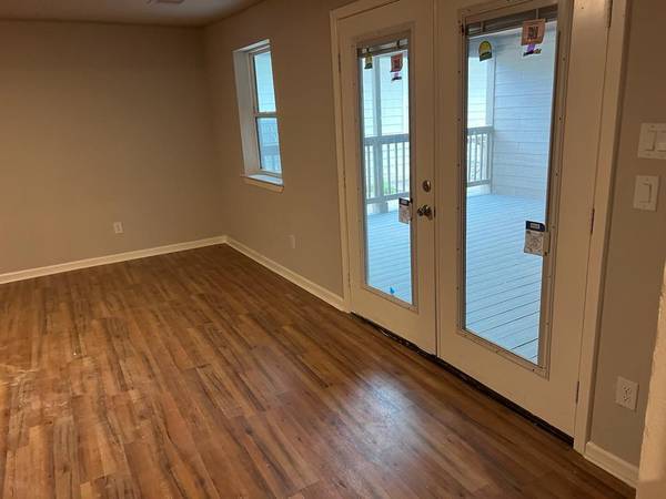 More Photos Of 409 W Main St, Whitesboro Apartments For Lease