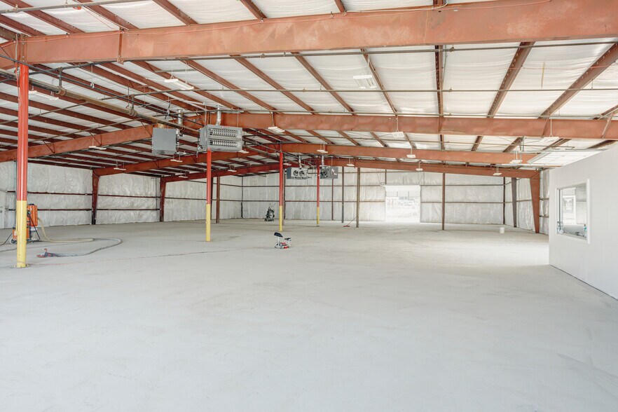 More Photos Of 6401 Centennial Blvd, Nashville Warehouse For Lease