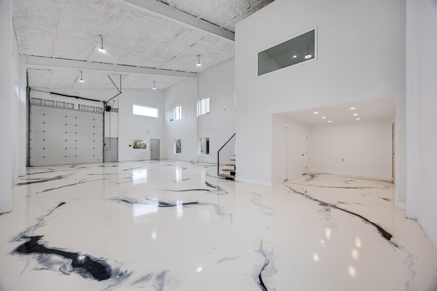 More Photos Of 3802 Houston St, Austin Showroom For Lease