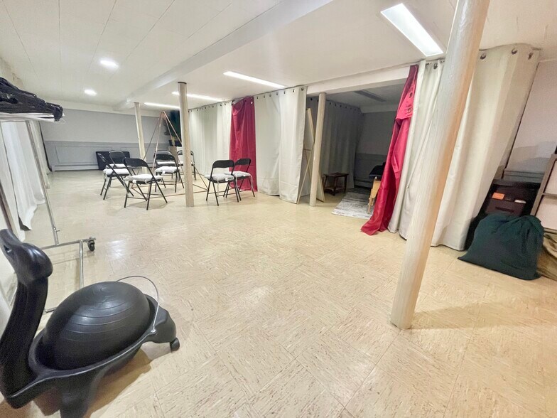 More Photos Of 1298 Newbridge Rd, North Bellmore Office For Sale