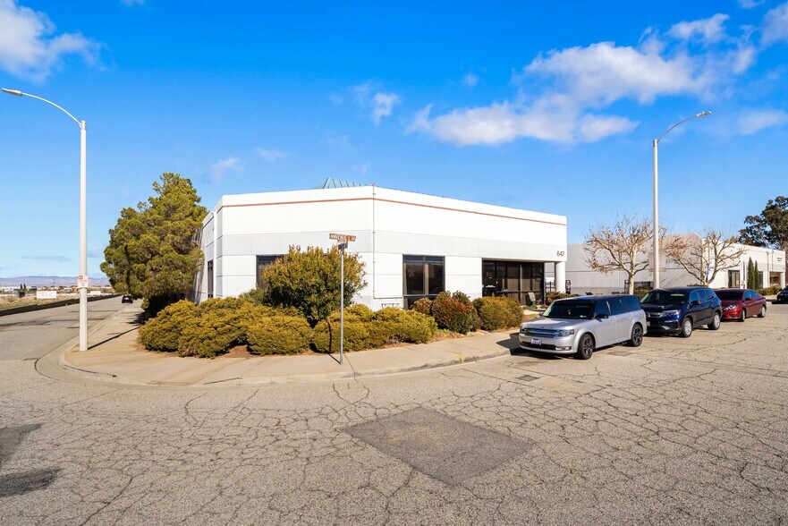 More Photos Of 647 W Avenue L 14, Lancaster Service For Lease
