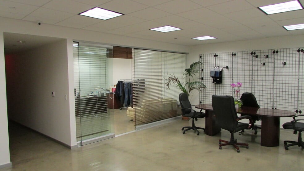 More Photos Of 1562 N Gemini Pl, Anaheim Warehouse For Lease