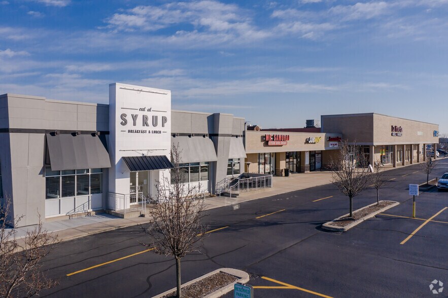 More Photos Of 546-584 S Randall Rd, Saint Charles Unknown For Lease