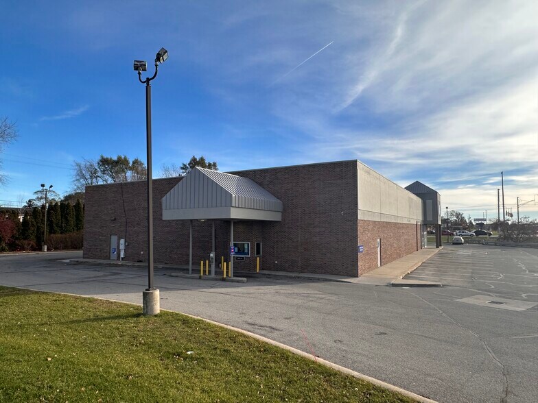 More Photos Of 939 Us Highway 31 S, Traverse City Drugstore For Sale