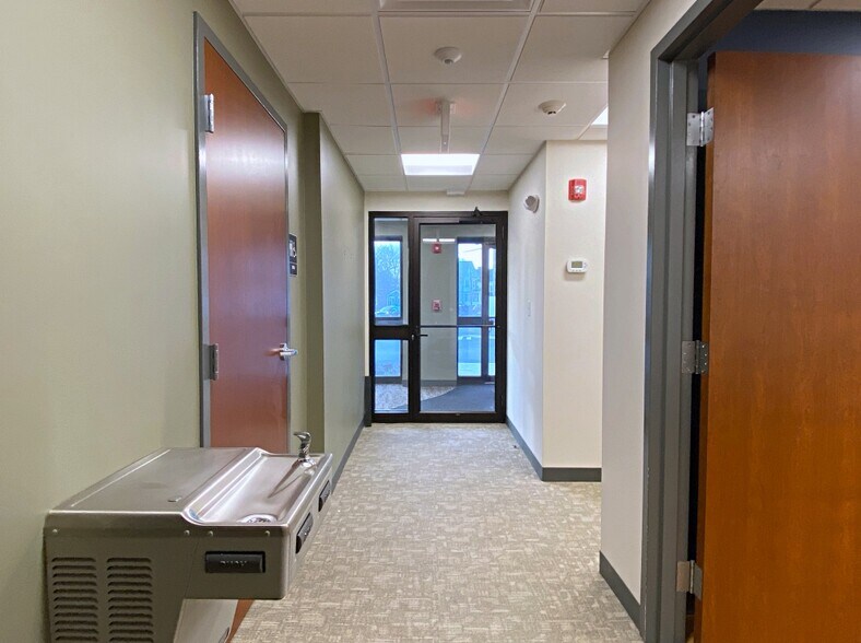 More Photos Of 573 Main St, Woburn Office For Sale